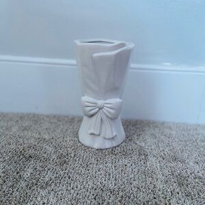 NWOT Vase with Bow